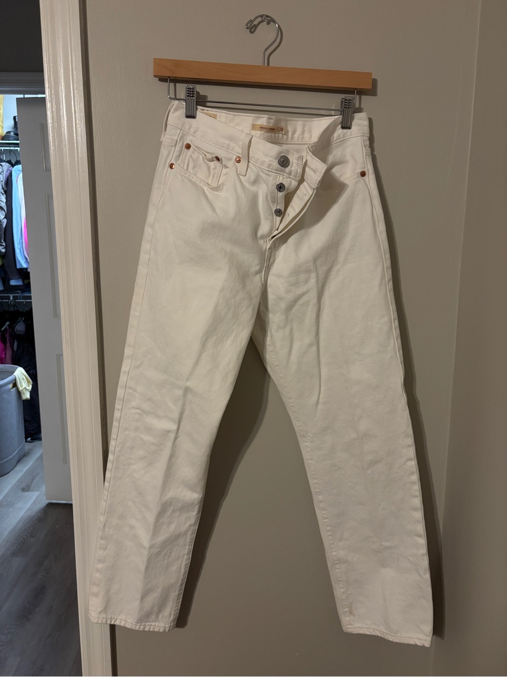 Levi's Premium Wedgie Straight Leg Jeans Off-White Cream High Rise 28